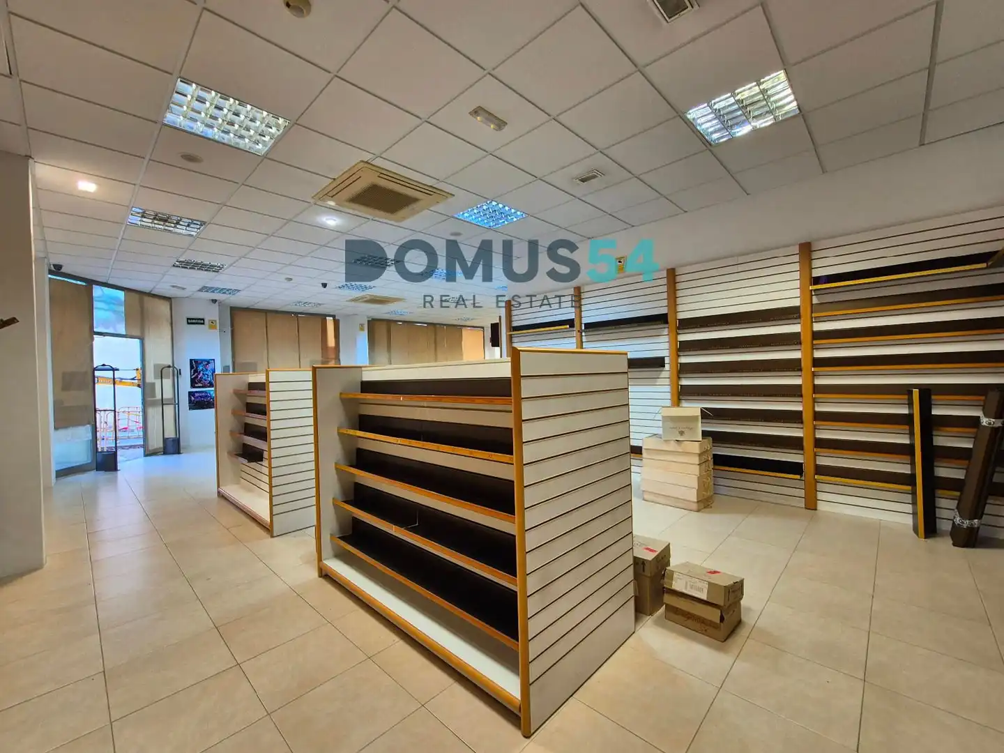 Local comercial en venda a Gran Via de Colom, imagen 2