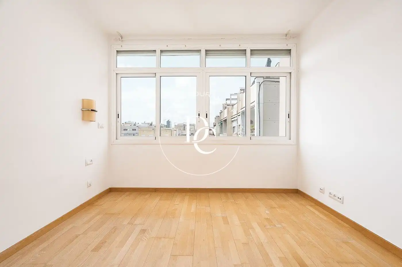 Schlafzimmer von Dachboden zum Verkauf in Barcelona mit Klimaanlage, Heizung und Terrasse