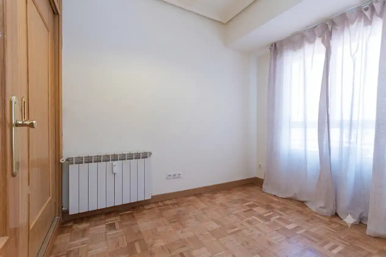 Schlafzimmer von Wohnung zur Miete in  Madrid Capital mit Klimaanlage