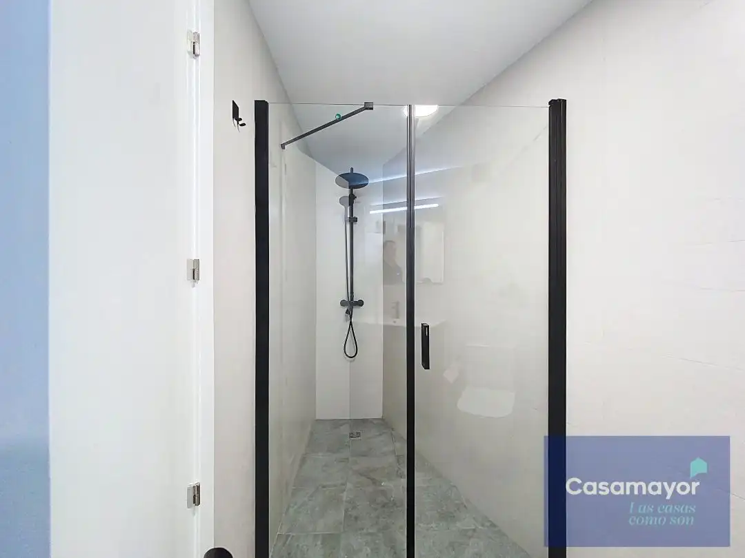 Baño de Piso de alquiler en Alicante / Alacant con Aire acondicionado, Calefacción y Terraza