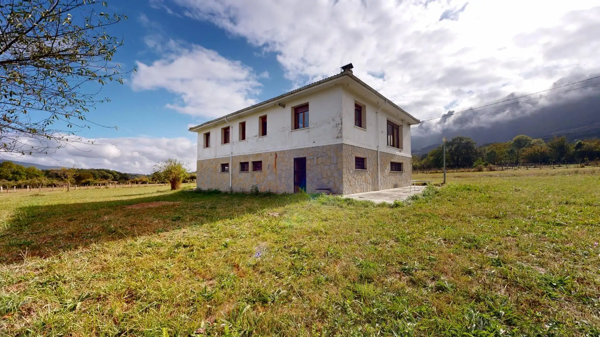 Vista exterior de Casa o xalet en venda en Valle de Mena amb Calefacció, Jardí privat i Terrassa