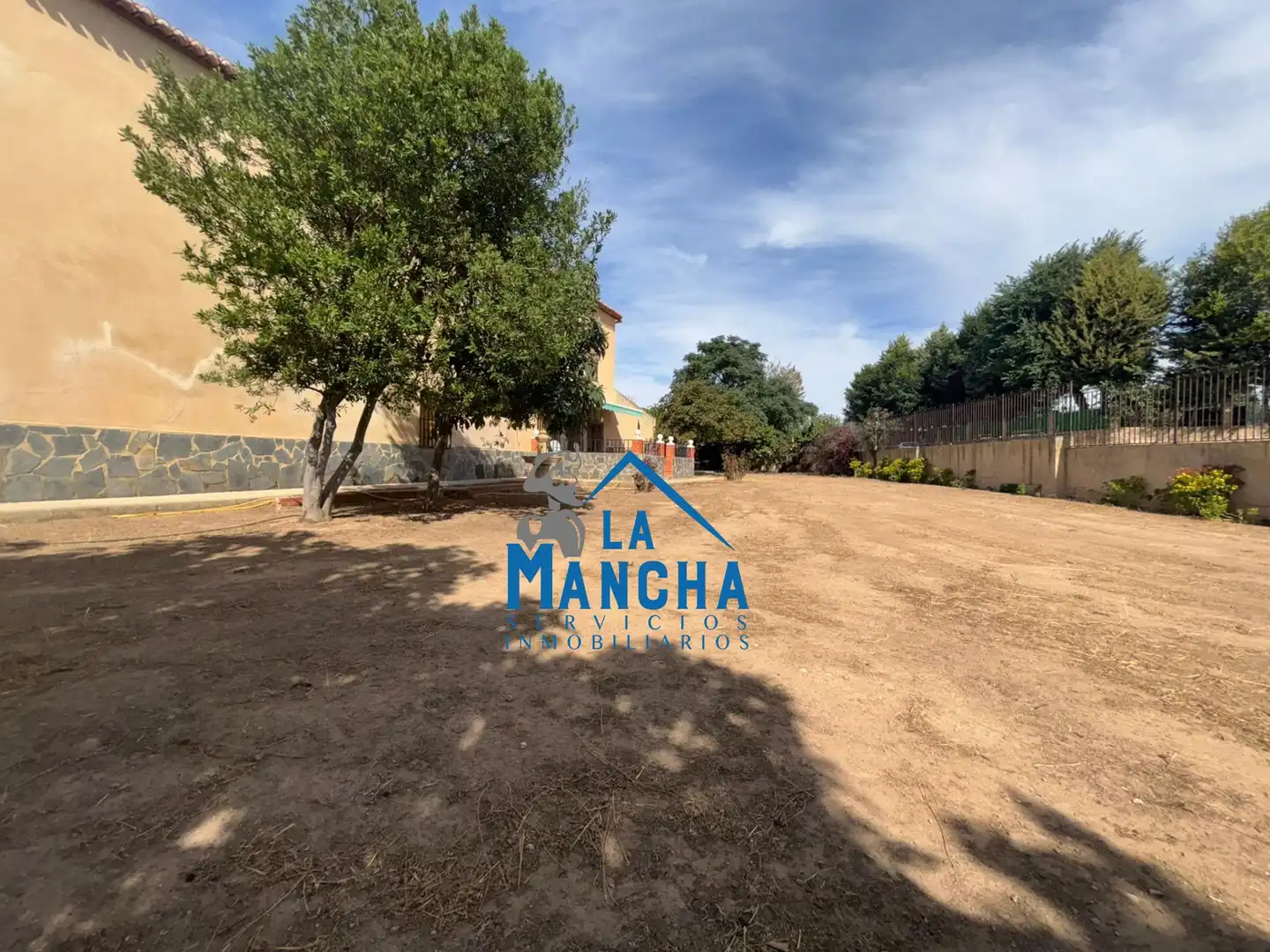 Casa o chalet en venta en Hoya-Gonzalo con Calefacción, Jardín privado y Amueblado