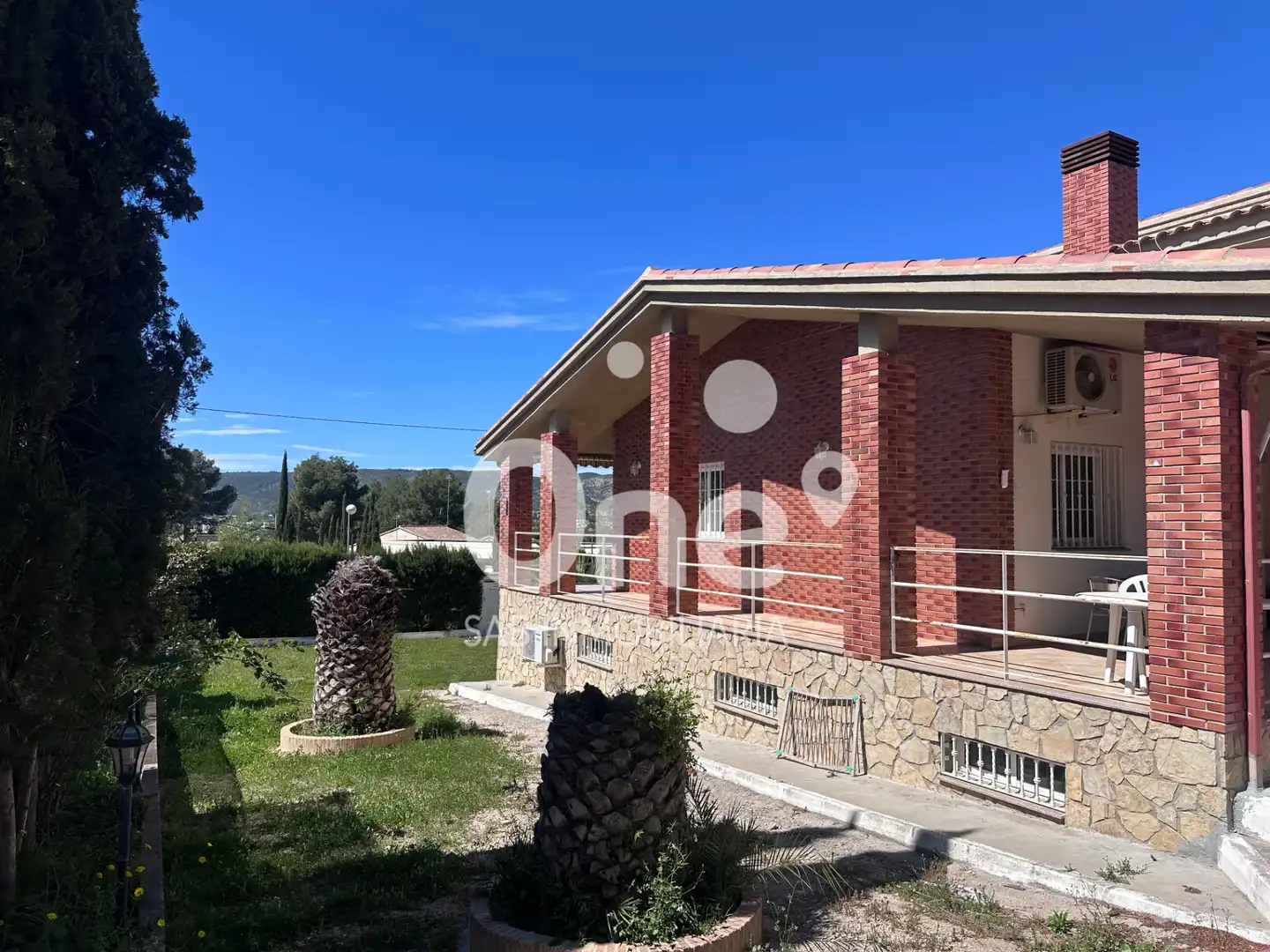 Vista exterior de Casa o xalet en venda en Chiva amb Aire condicionat, Calefacció i Jardí privat