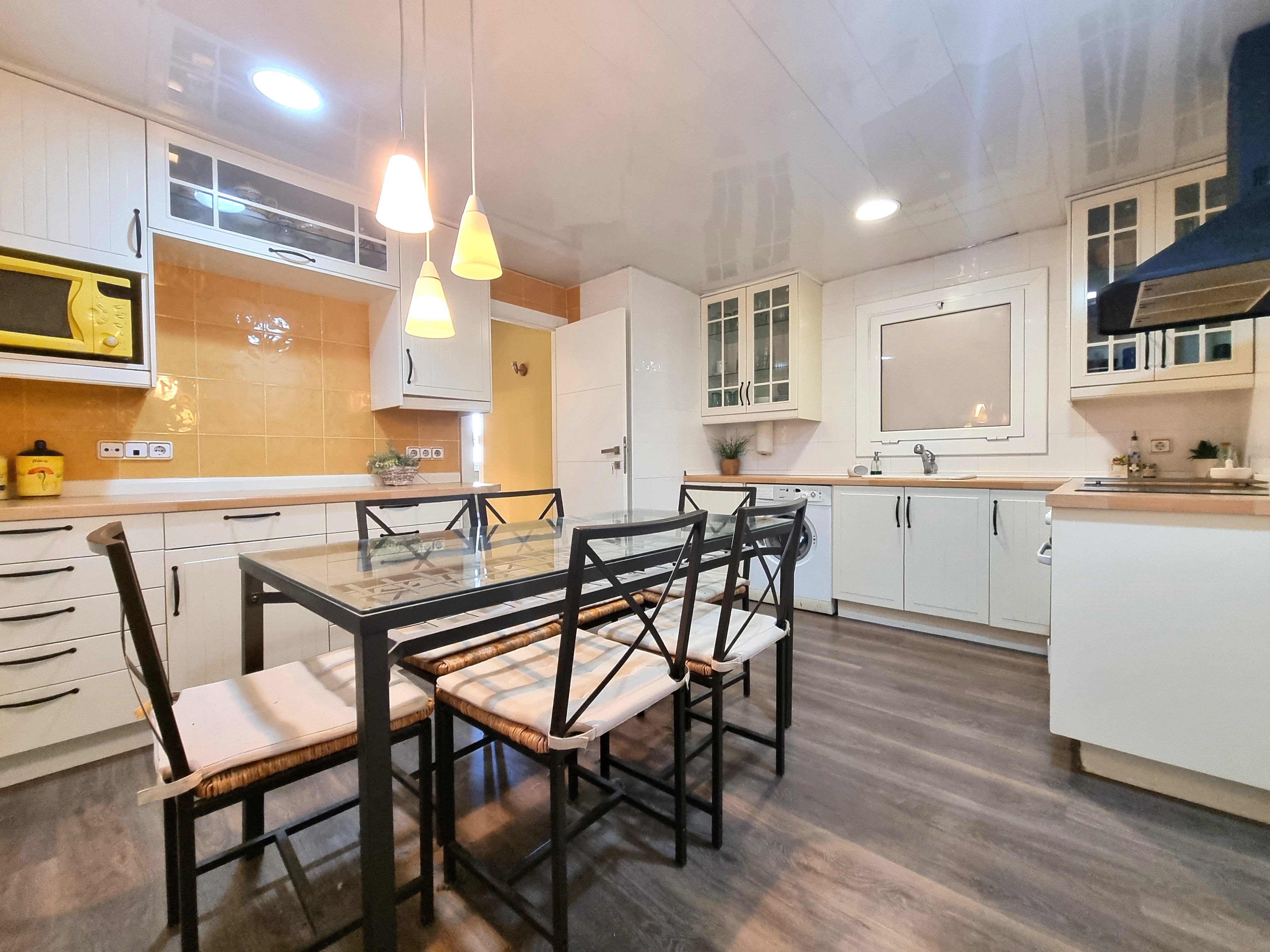 Kitchen of Flat for sale in Girona Capital  with Air Conditioner, Heating and Parquet flooring
