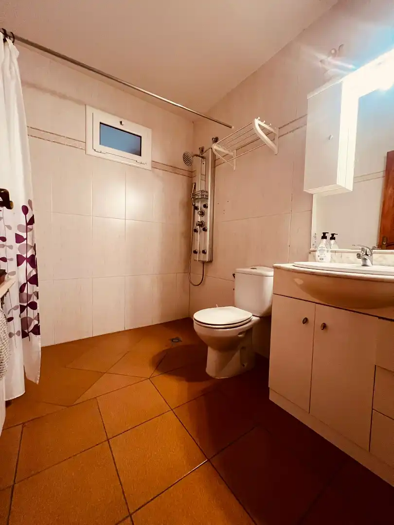 Baño de Planta baja en venta en Pineda de Mar con Aire acondicionado, Calefacción y Jardín privado