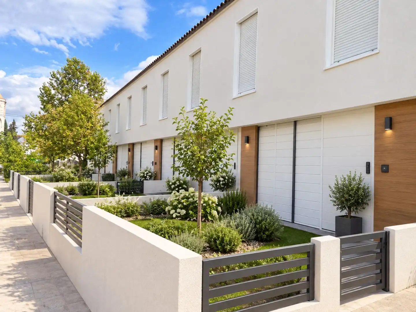 Casa aparellada amb jardí en venda a Camí de Font-Rubí 18