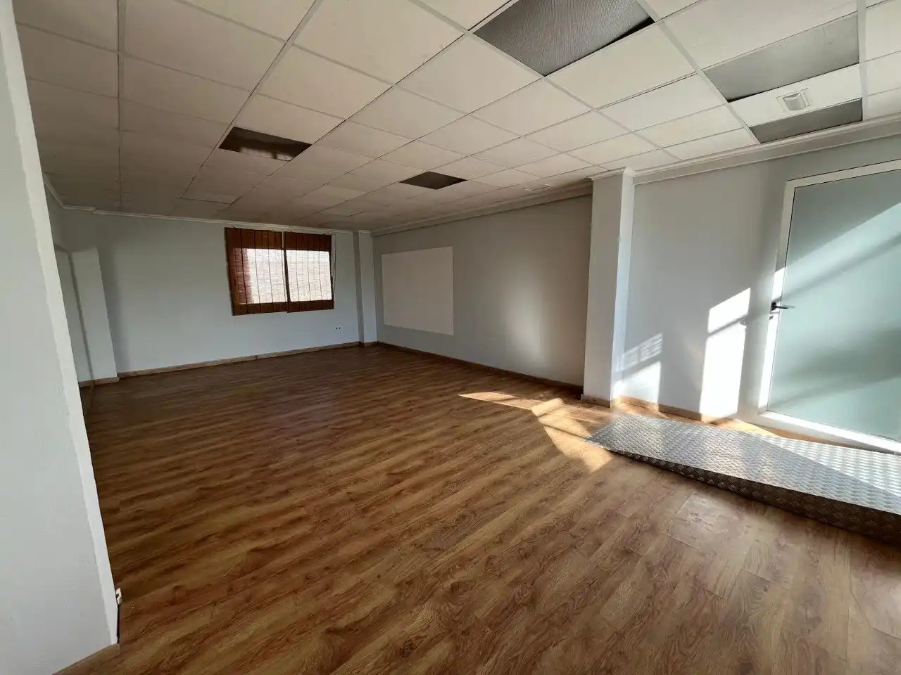 Local comercial en alquiler en Fuente del Jarro, imagen 2