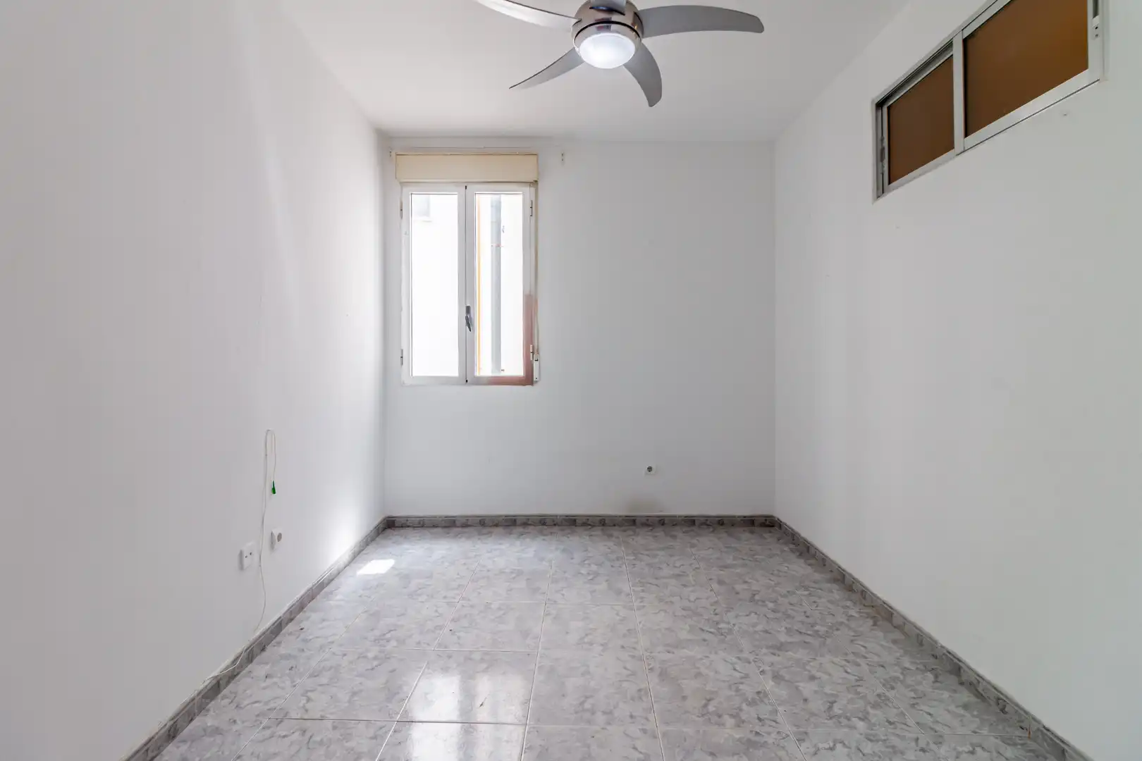 Habitación de Piso en venta en Madrid con Horno y Lavadora