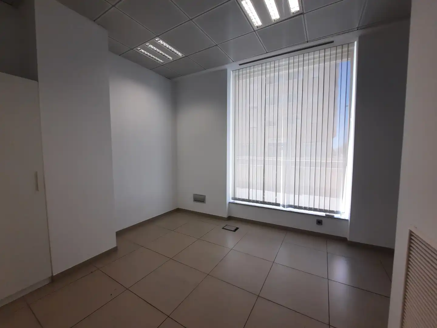 Commercial properties for rent in Carrer Josep Joaquim Landerer, 8, Ciutat Universitària