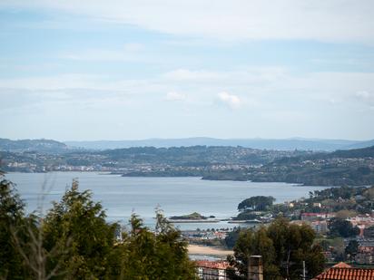 Vista exterior de Casa o xalet en venda en A Coruña Capital  amb Calefacció, Jardí privat i Terrassa