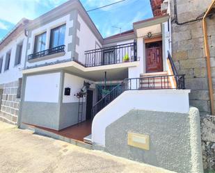 Vista exterior de Casa adosada en venda en Barbadás amb Calefacció, Jardí privat i Terrassa
