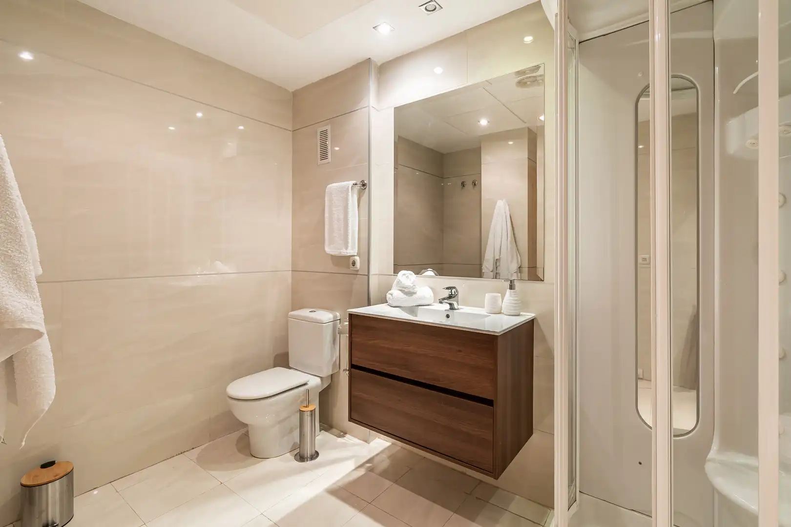 Badezimmer von Wohnungen zur Miete in Estepona mit Klimaanlage, Terrasse und Schwimmbad