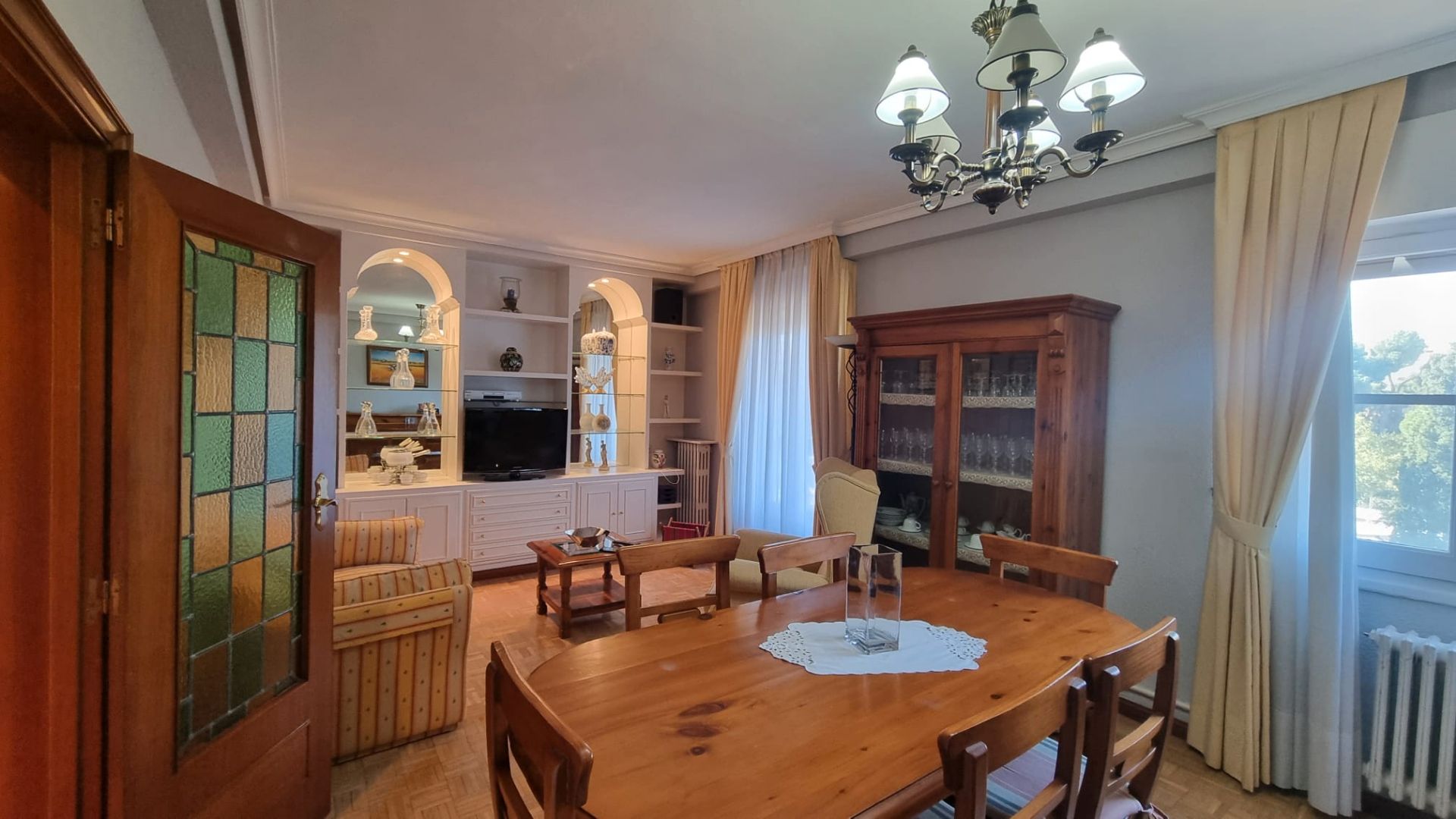 Living room of Flat to rent in  Madrid Capital  with Heating, Parquet flooring and Furnished