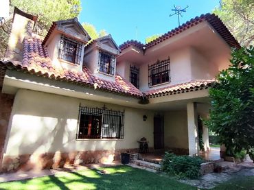 Chalet con piscina en venta en Imaginalia - Llanos del Águila