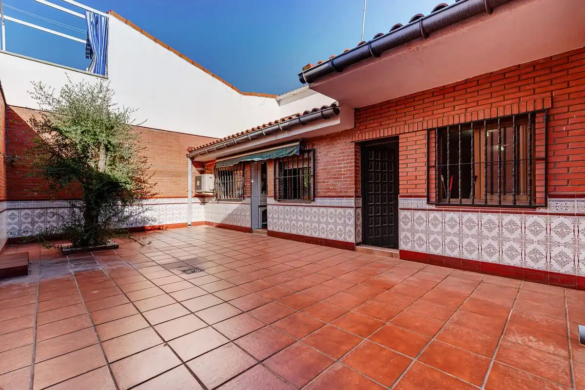 Terraza de Casa adosada en venta en Alcalá de Henares con Aire acondicionado, Calefacción y Jardín privado