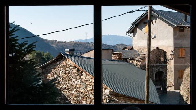 Casa-chalet en Venta en Calle ABAIX MONT-ROS en La Torre de Cabdella