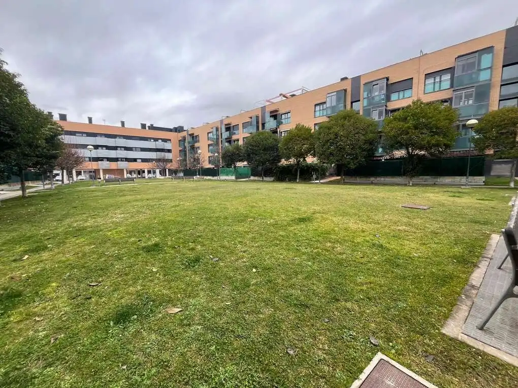 Piso en venta en  Pamplona / Iruña con Calefacción, Jardín privado y Trastero