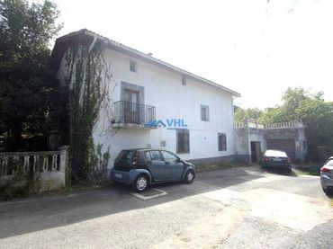 Casa amb balcó en venda a Barrio Baltezana