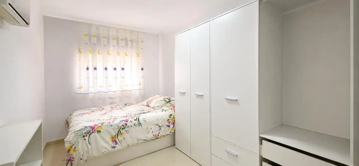 Habitación de Casa o chalet en venta en Elche / Elx con Trastero, Balcón y Piscina comunitaria