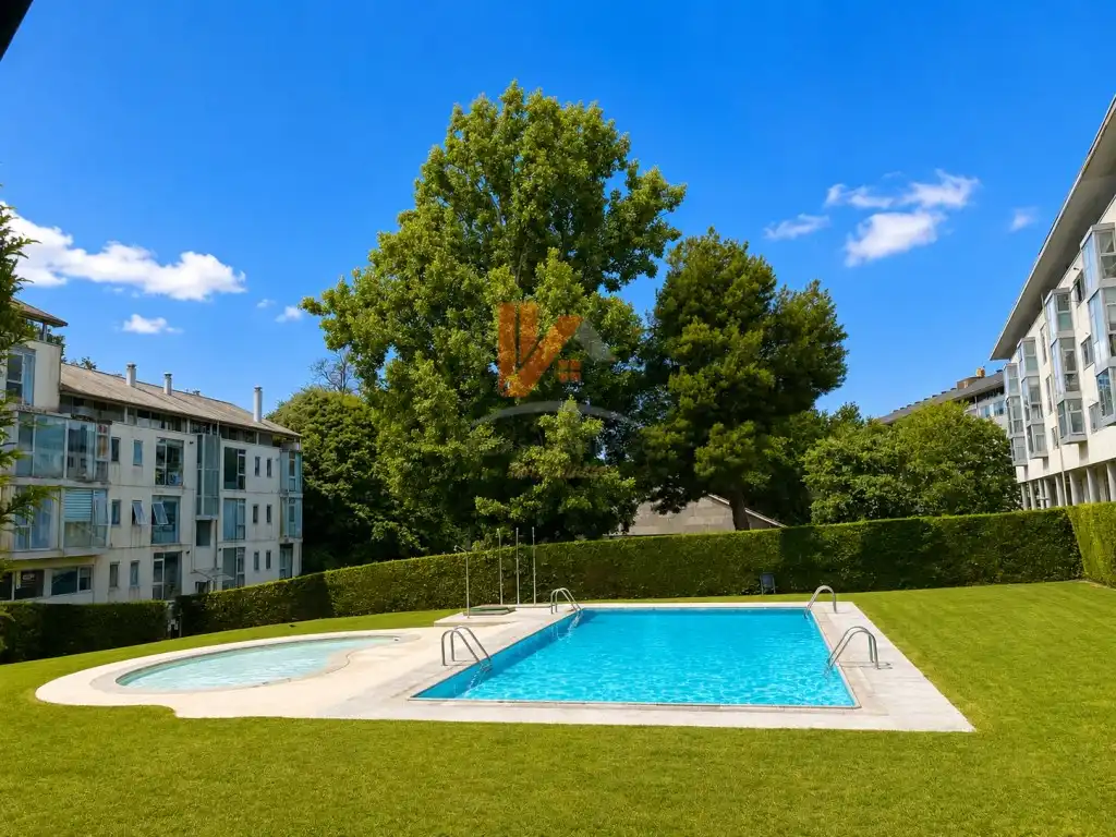 Piscina de Apartamento en venta en Brión con Piscina y Horno