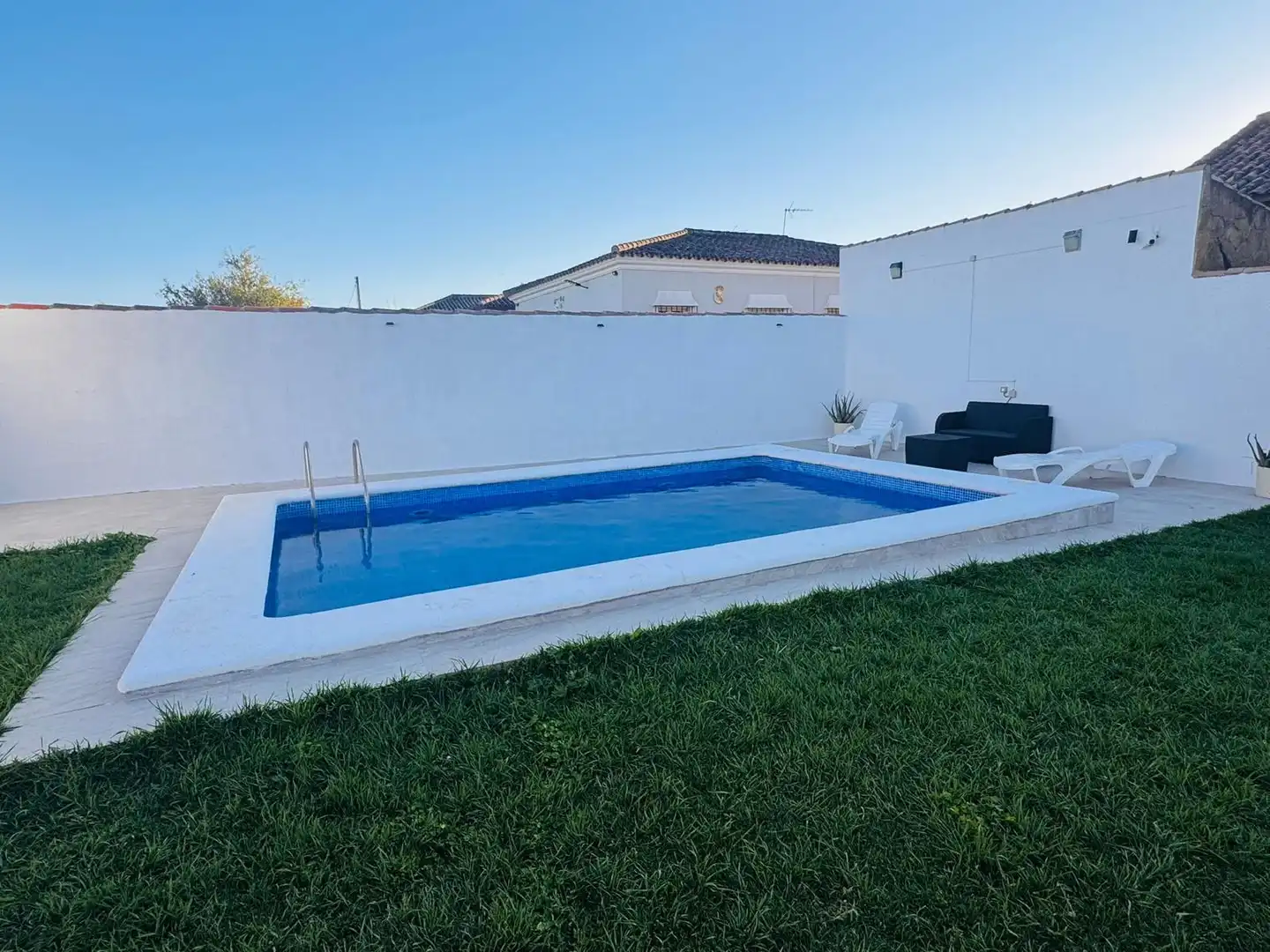 Swimming pool of Houses for sale in Chiclana de la Frontera  with Air Conditioner, Private garden and Storage room