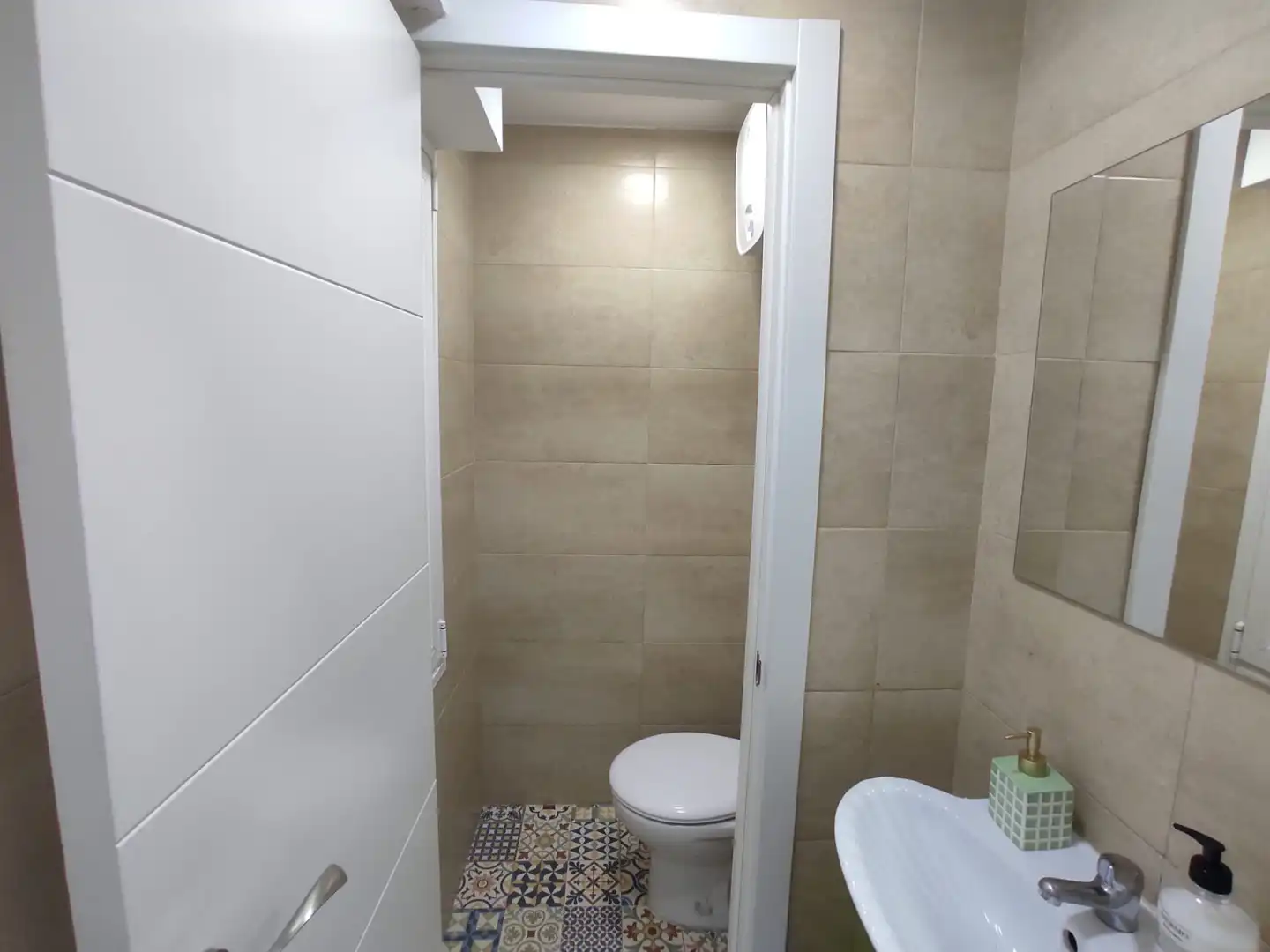 Badezimmer von Geschaftsraum zum Verkauf in Madrid mit Klimaanlage