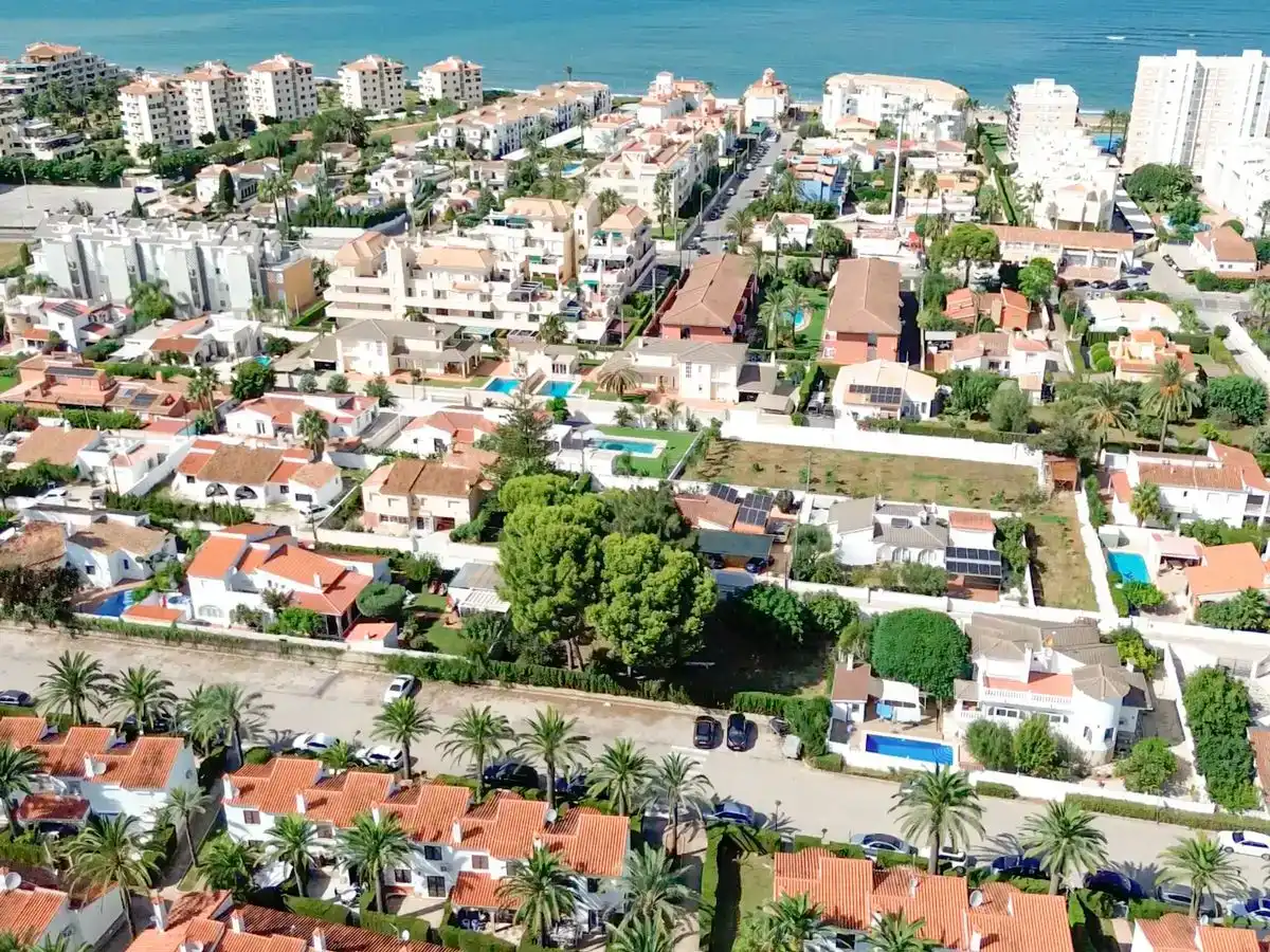 Vista exterior de Casa adosada en venda en Dénia amb Aire condicionat i Piscina