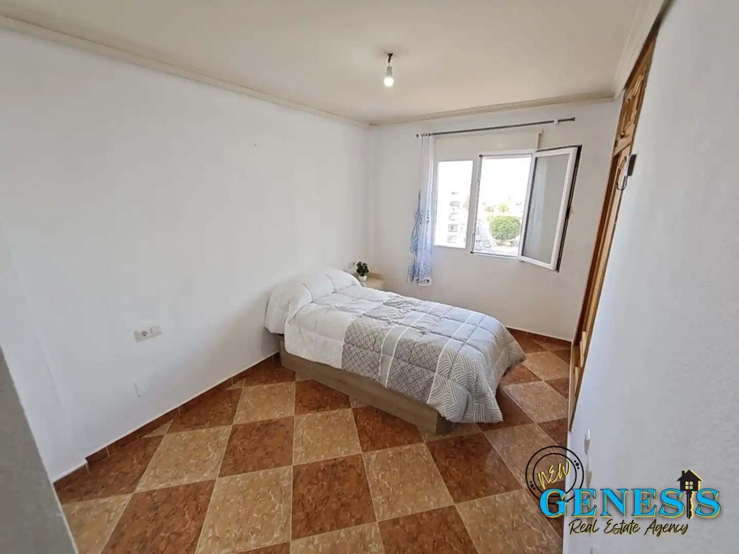 Dormitori de Apartament en venda en Torrevieja amb Moblat, Rentadora i Balcó