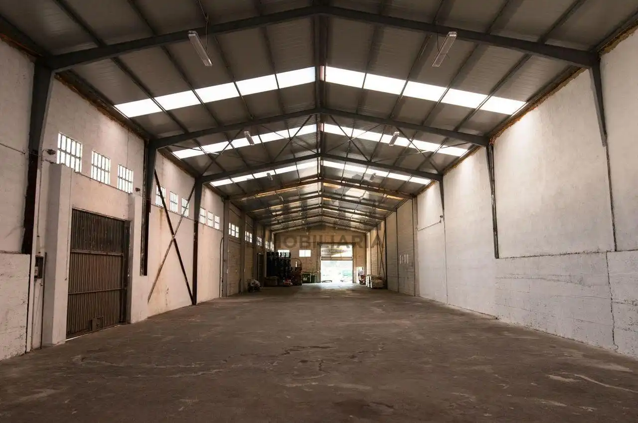 Fabrikhallen zur Miete in Ourense Capital 