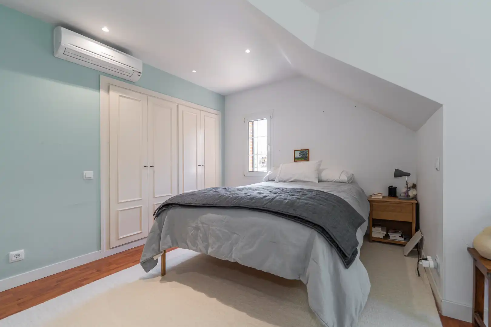 Bedroom of Houses for sale in Madrid  with Air Conditioner, Private garden and Swimming Pool