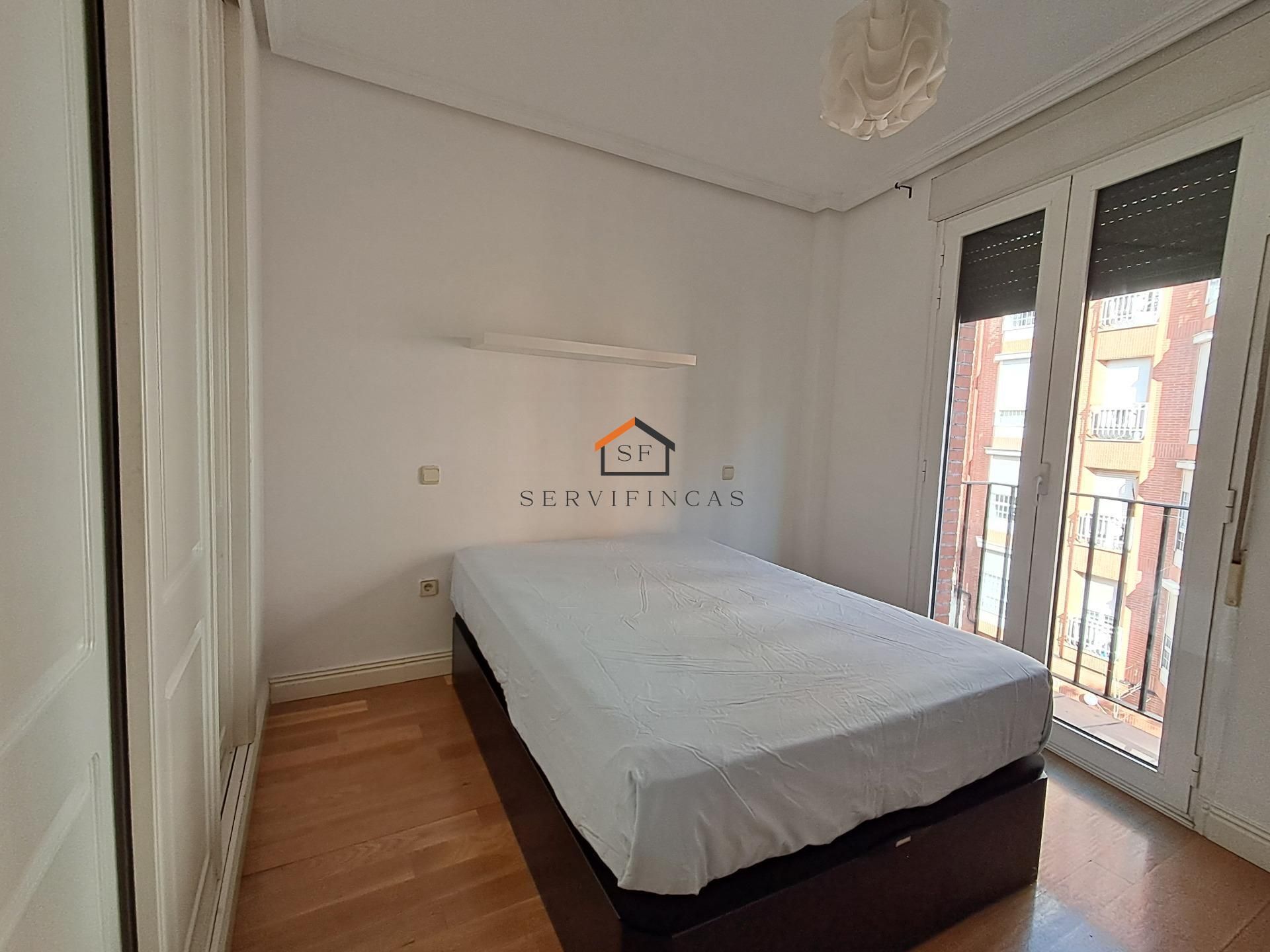 Bedroom of Flat to rent in  Madrid Capital  with Air Conditioner and Balcony