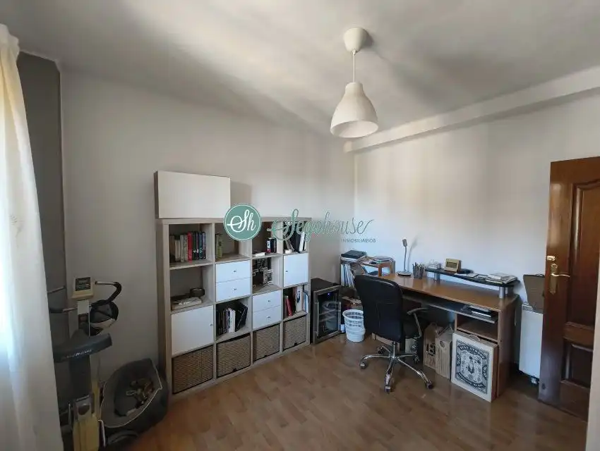 Piso en venta en Segovia con Calefacción, Parquet y Terraza