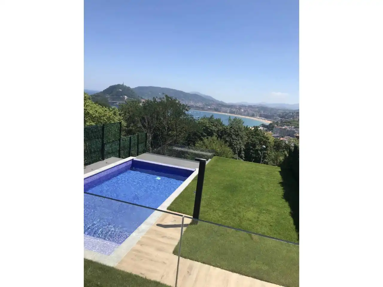 Piscina de Casa o xalet en venda en Donostia - San Sebastián  amb Calefacció, Jardí privat i Terrassa