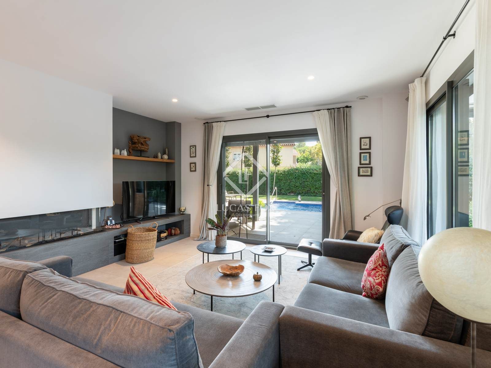 Living room of House or chalet for sale in Sant Cugat del Vallès  with Air Conditioner, Private garden and Parquet flooring