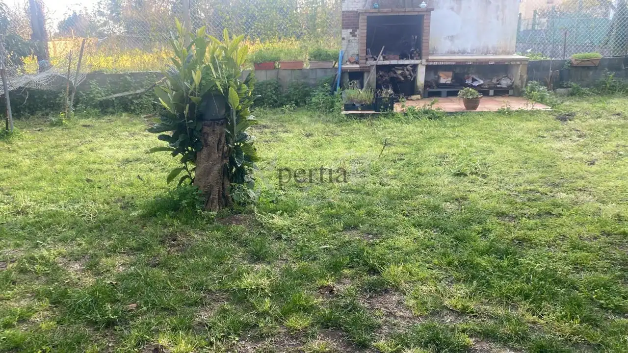 Wohnung zur Miete in Boiro mit Heizung und Möbliert