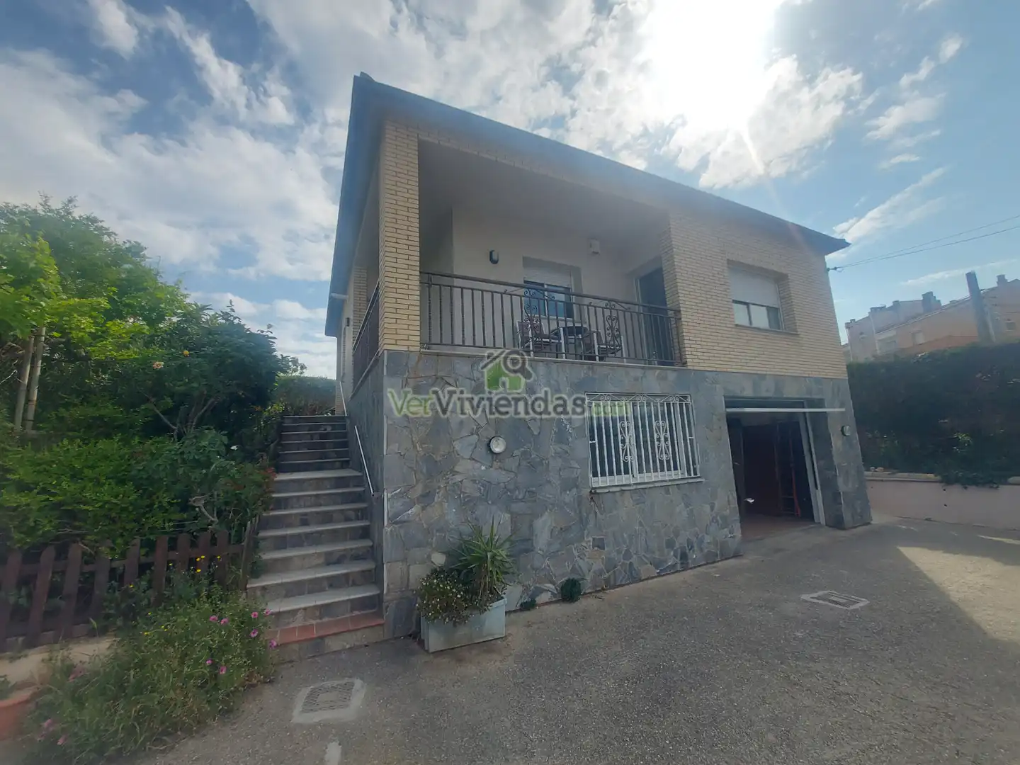 Vista exterior de Casa o chalet en venta en Sant Vicenç Dels Horts con Aire acondicionado, Calefacción y Jardín privado