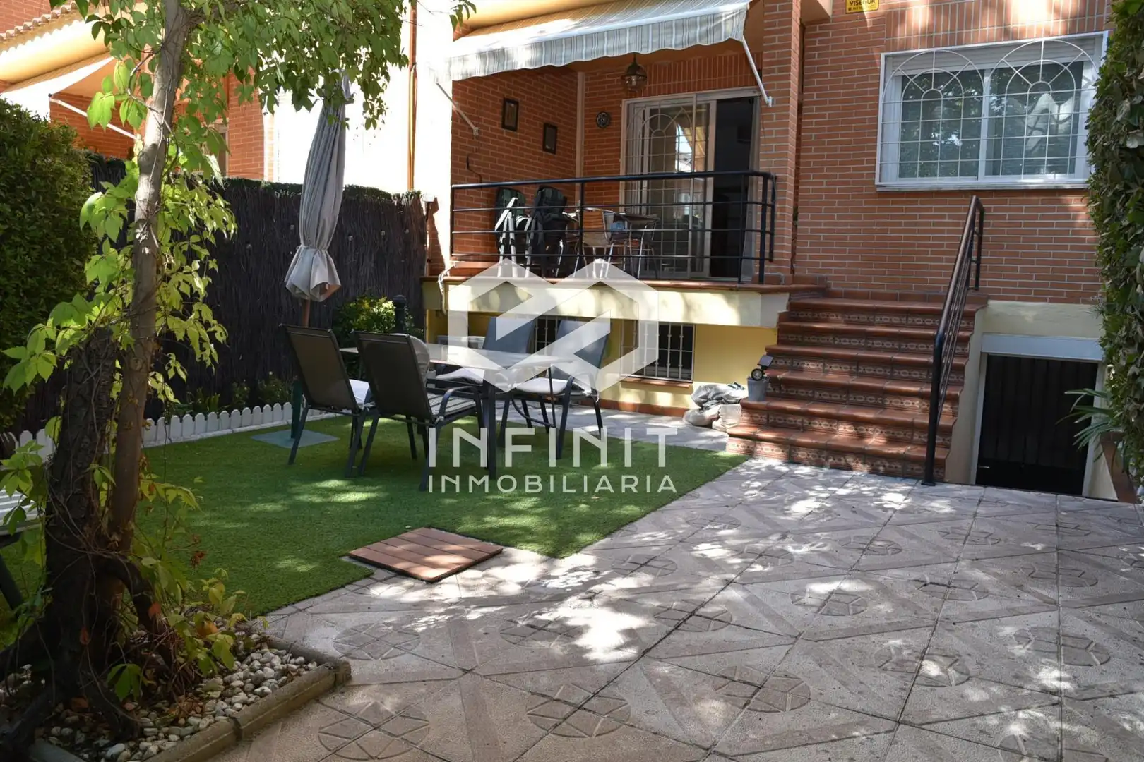 Jardí de Casa adosada en venda en Alcalá de Henares amb Aire condicionat, Calefacció i Jardí privat