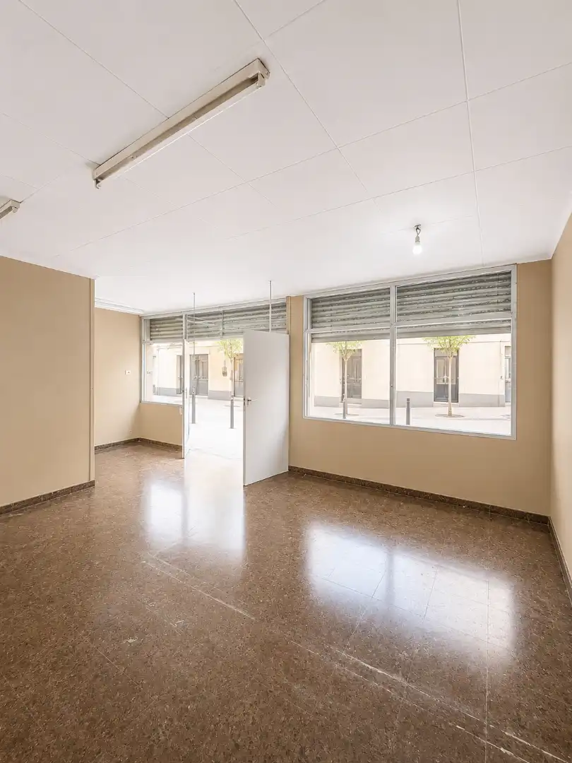 Local comercial en venda a Carrer d'Almeria