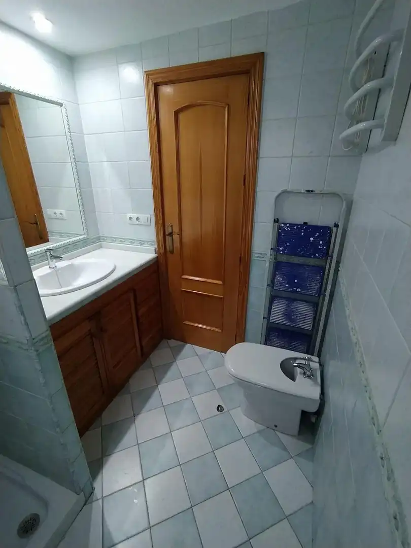 Bany de Pis en venda en Córdoba amb Aire condicionat, Moblat i Balcó