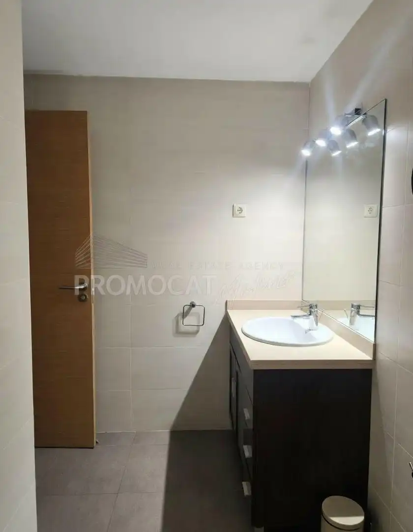 Baño de Ático en venta en Molins de Rei con Aire acondicionado, Parquet y Terraza