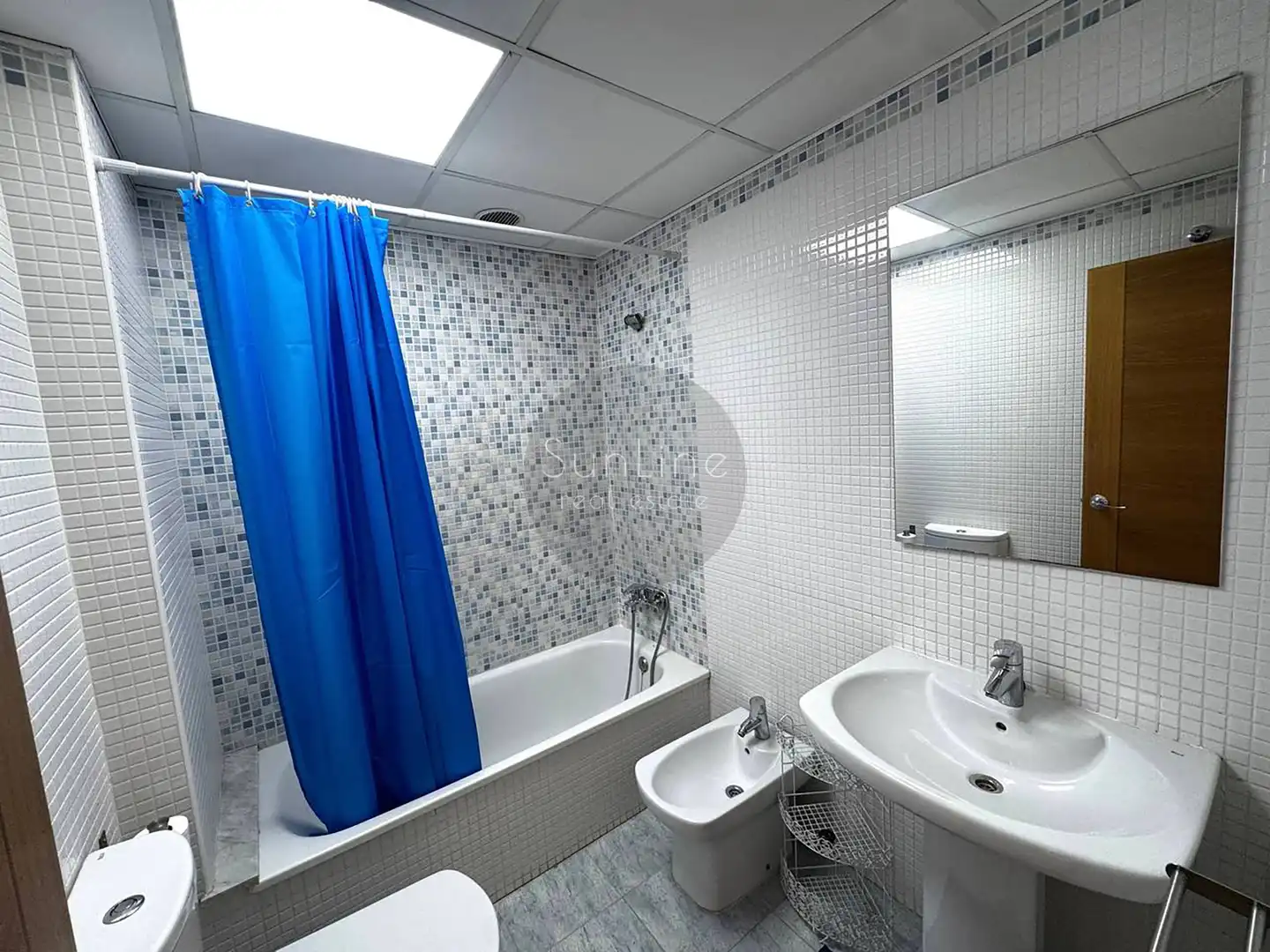Badezimmer von Einfamilien-Reihenhaus zur Miete in Moncada mit Klimaanlage, Privatgarten und Terrasse