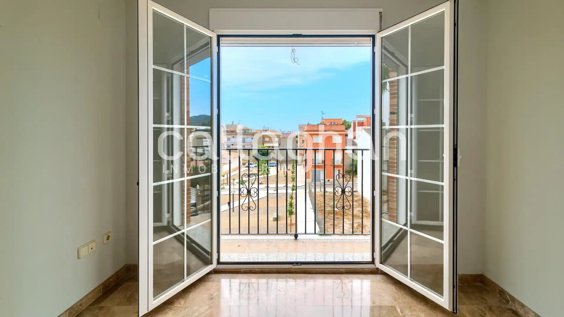 Vista exterior de Pis en venda en Vilamarxant amb Aire condicionat i Balcó