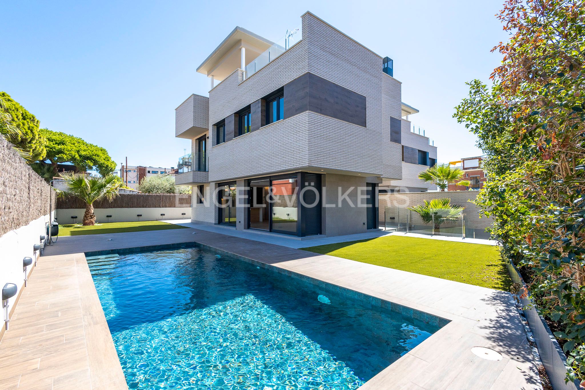 Exterior view of House or chalet to rent in Castelldefels  with Air Conditioner, Heating and Private garden