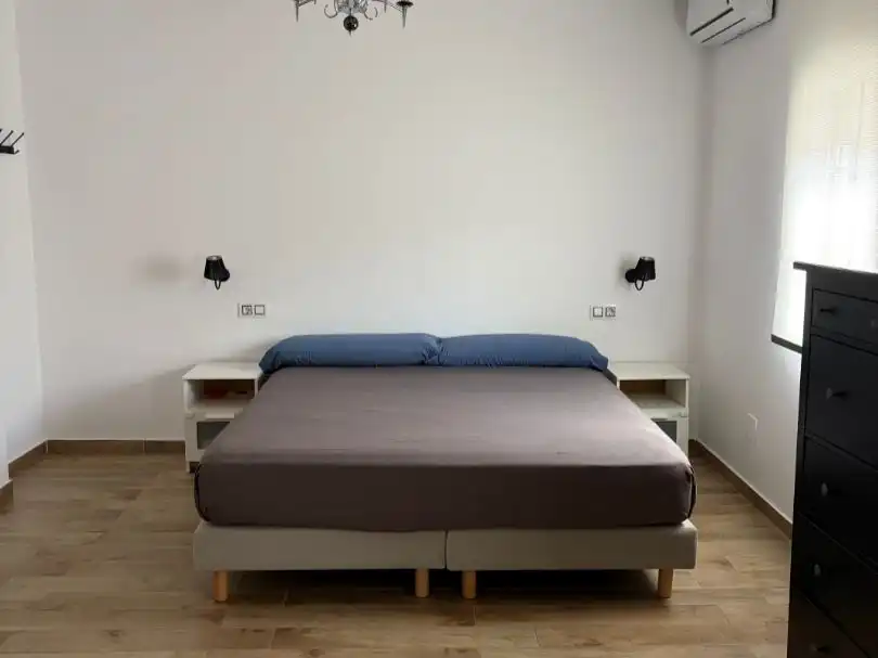 Dormitori de Casa o xalet en venda en Carmona amb Aire condicionat, Jardí privat i Terrassa
