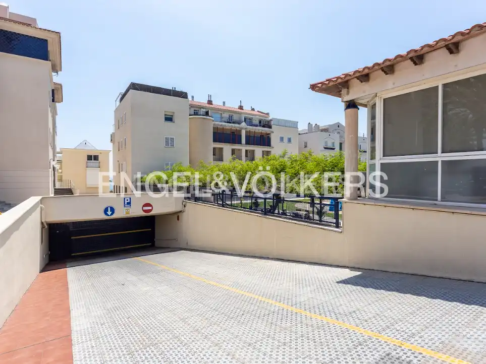 Terrasse von Wohnung zum Verkauf in Sitges mit Heizung, Privatgarten und Terrasse