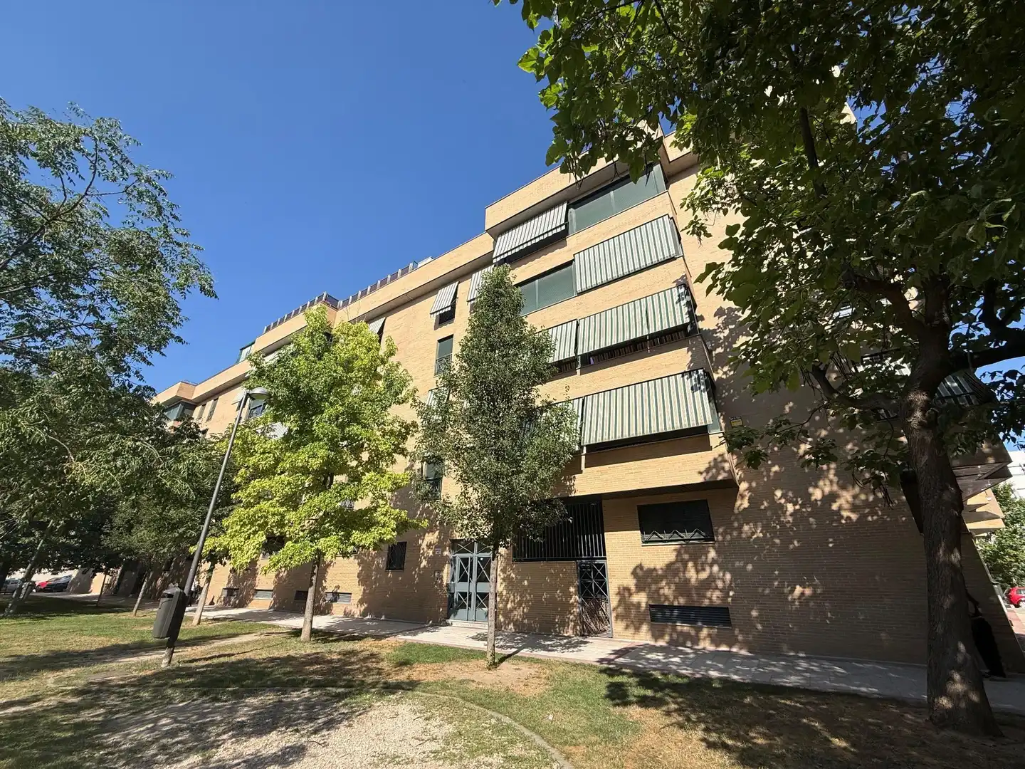 Außenansicht von Wohnung zur Miete in Getafe mit Klimaanlage, Heizung und Terrasse