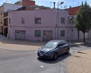 Vista exterior de Edifici en venda en Terrassa