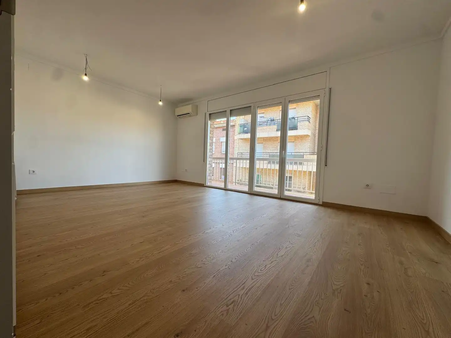 Sala de estar de Piso en venta en Manresa con Aire acondicionado, Calefacción y Parquet