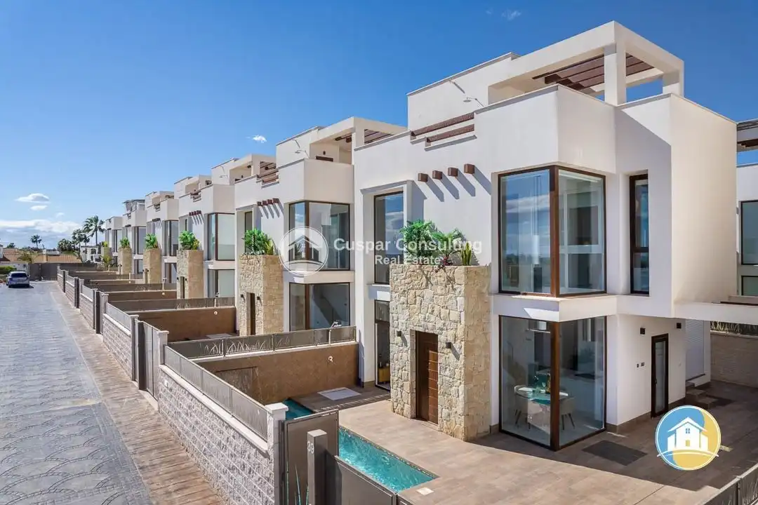 Chalet con piscina en venta en La Herrada