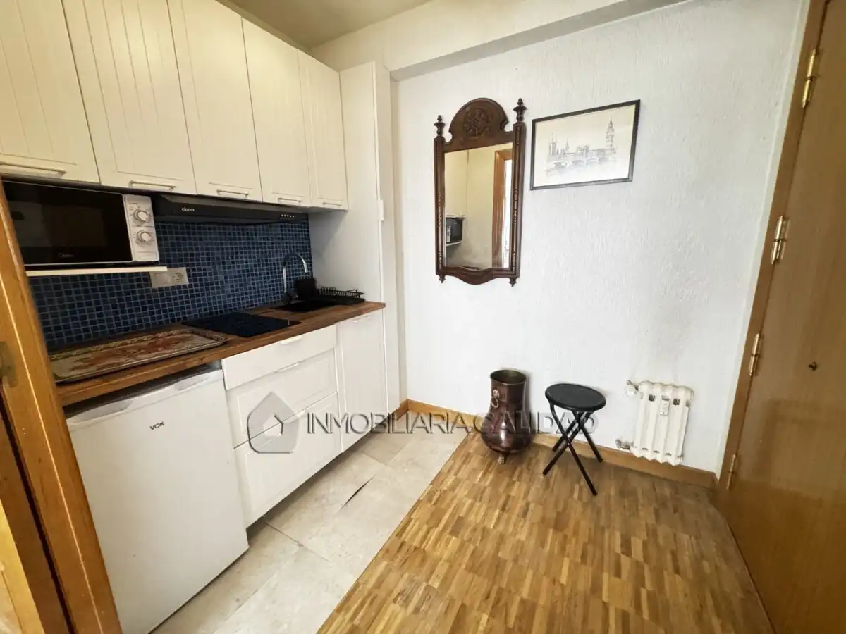 Kitchen of Flat for rent in Burgos  with Heating, Furnished and Pets allowed